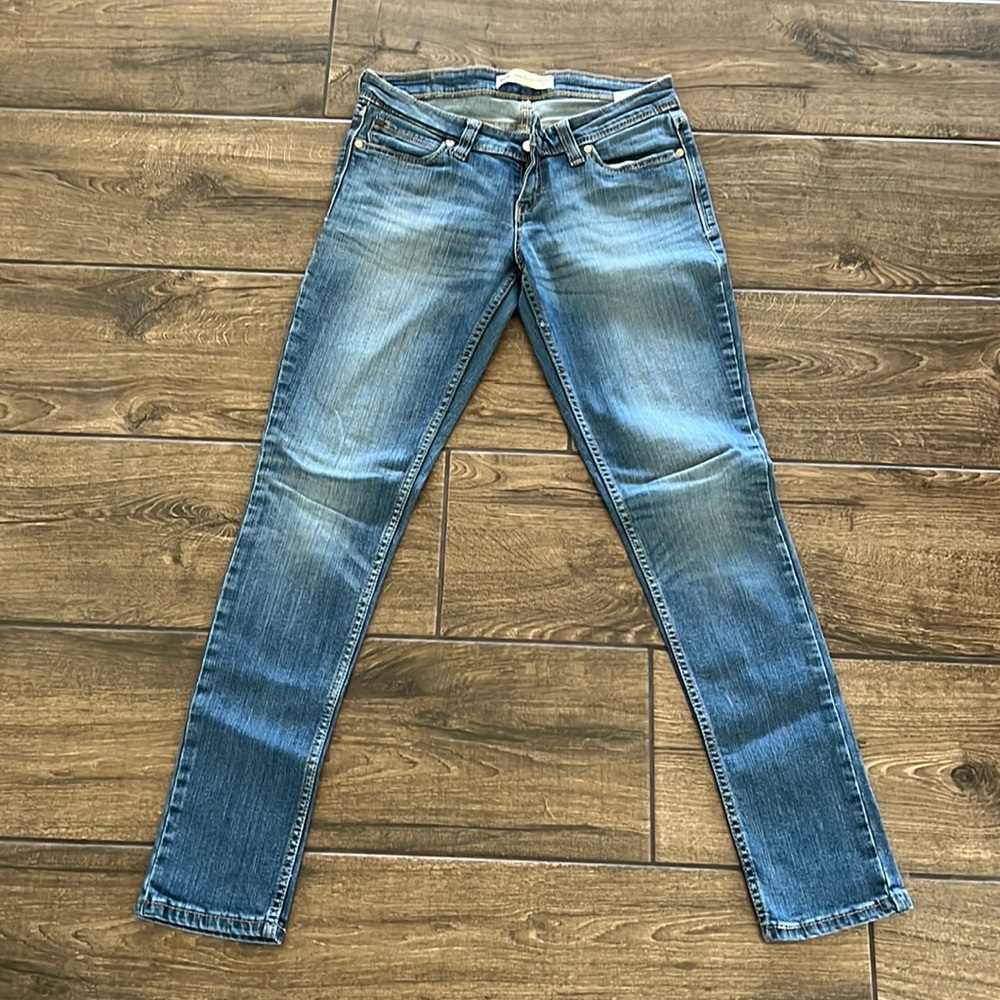 Women Levi’s jeans. Size W28/ L32. Great condition